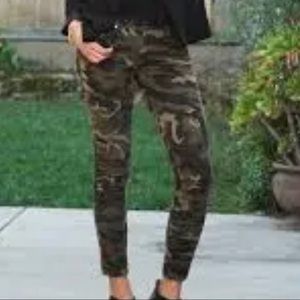 ⚫️AQUA camo pants⚫️